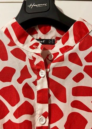 Uzun Kırmızı Bağcıklı V Yakalı Elbise - Görsel 3