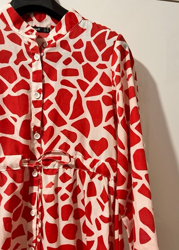 Uzun Kırmızı Bağcıklı V Yakalı Elbise - Görsel 2