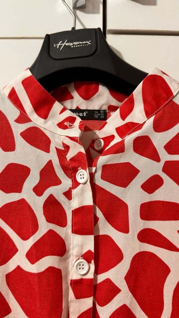 Uzun Kırmızı Bağcıklı V Yakalı Elbise - Görsel 3