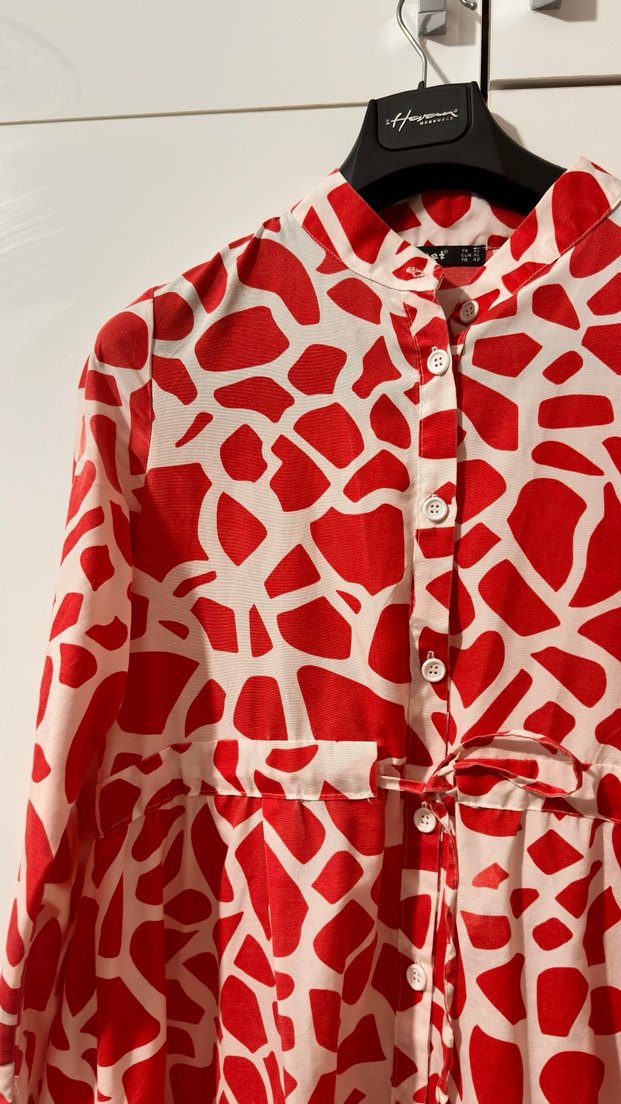 Uzun Kırmızı Bağcıklı V Yakalı Elbise - Görsel 4