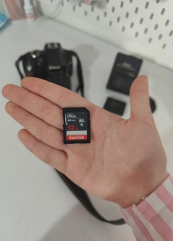Beden Nikon D3200 Fotoğraf Makinesi+32 gb bellek