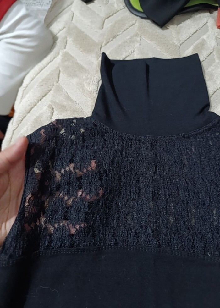 Kolsuz, boğazlı, üst tarafı dantel bluz - Görsel 2