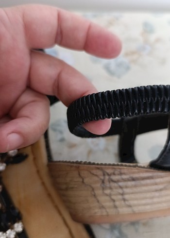 40 Beden guja taşlı sandalet