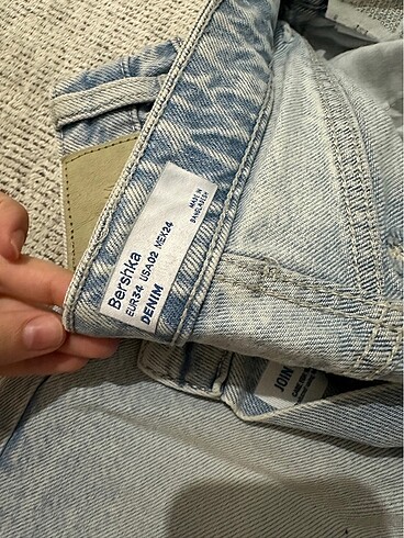 Bershka Bershka yırtık jean