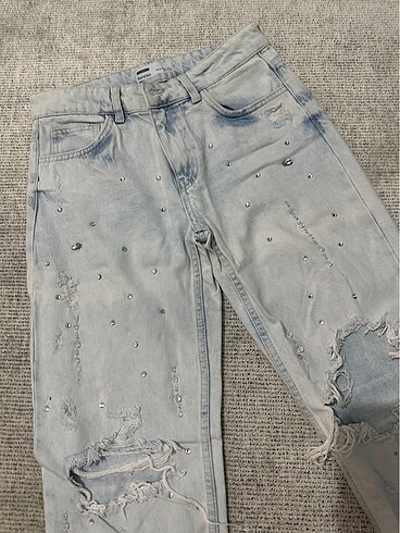 Bershka Taşlı buz rengi jean
