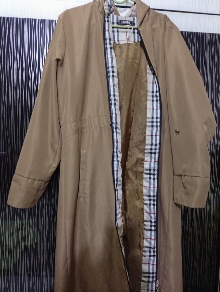 Bej Uzun Kadın Yağmurluk Fermuarlı - Görsel 3