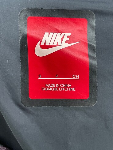 s Beden mor Renk Nike Mont %70 İndirimli.