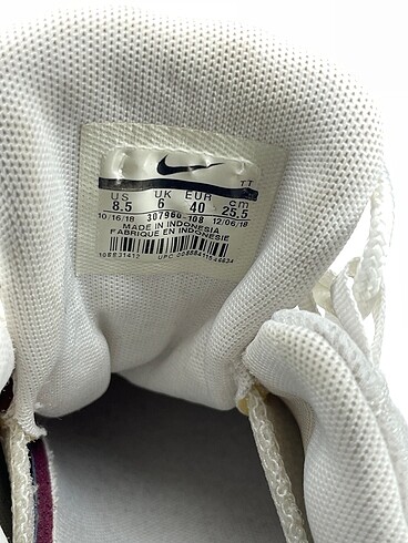 40 Beden beyaz Renk Nike Spor Ayakkabı %70 İndirimli.