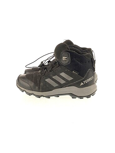 Adidas Bot %70 İndirimli.