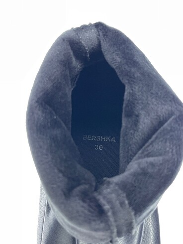 36 Beden siyah Renk Bershka Bot %70 İndirimli.