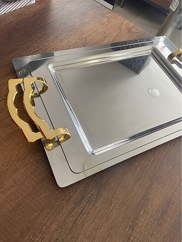 2 tane gold ve gümüş tepsi bir büyük bir küçük