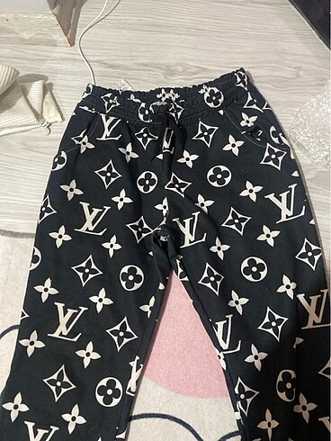 Louis Vuitton siyah beyaz eşofman desenli
