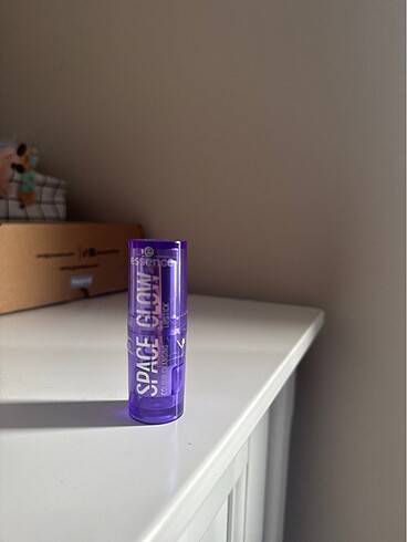 Essence space glow renk değiştiren lipstick