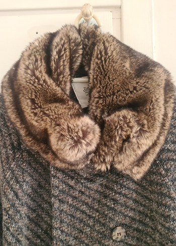 zara marka Kürk Yaka Desenli Kaban - Görsel 2