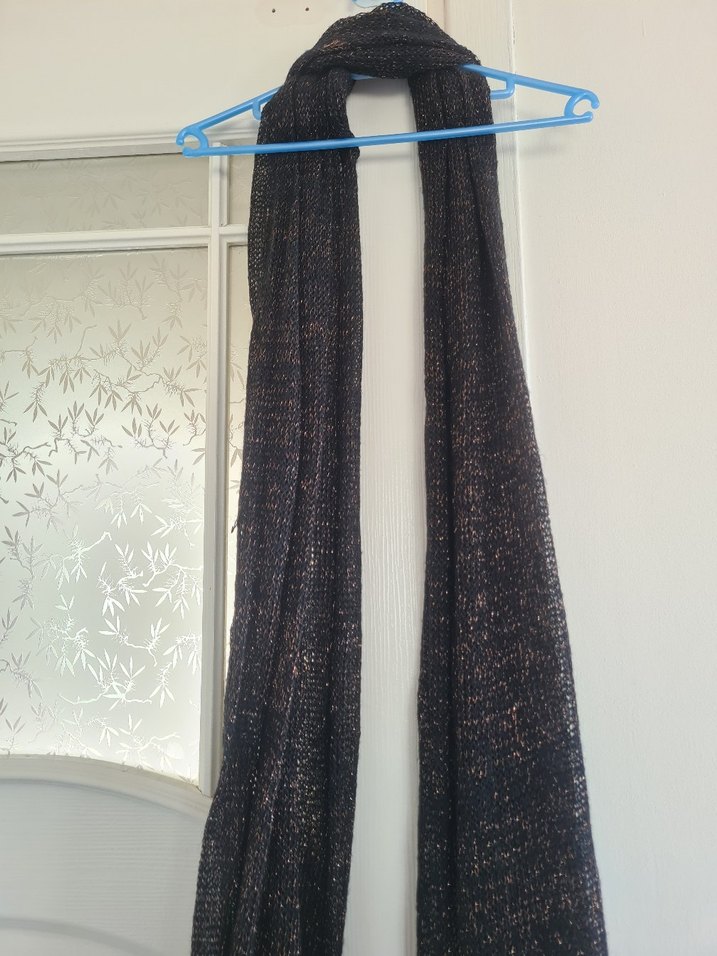 Siyah gold isiltilari olan vintage kadin Atkı - Görsel 2