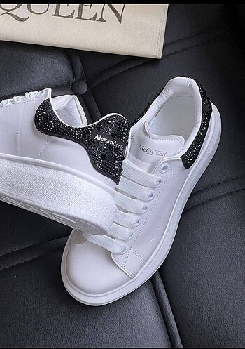 Alexander McQueen Alexsandır siyah taşlı