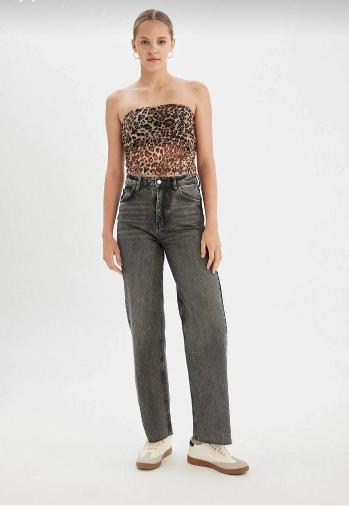 Straplez Leopar Desenli Bluz - Görsel 3