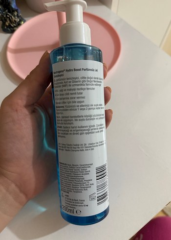 Neutrogena Hydro Boost Jel Temizleyici - Görsel 2