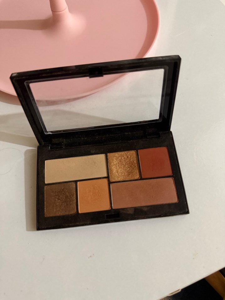 Pastel Tonlarda Bej Göz Farı Paleti - Görsel 2