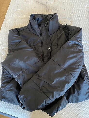 Crop şişme mont