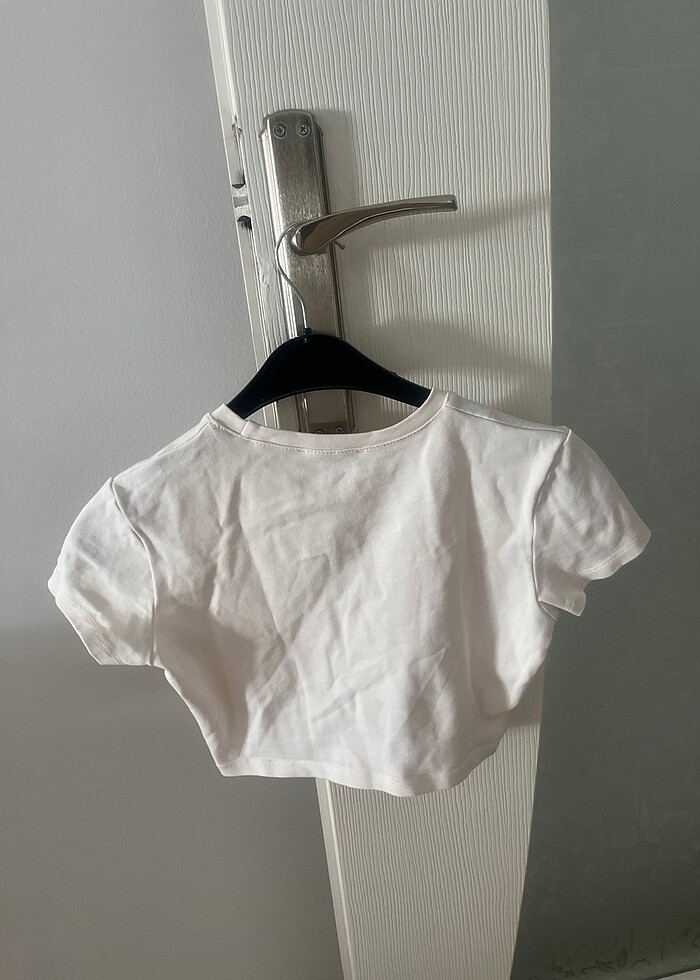 Krem renginde üstü yazılı crop - Görsel 3