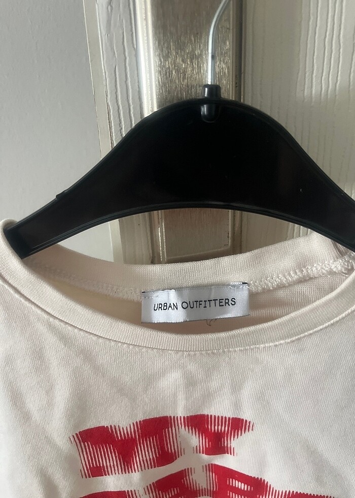 Krem renginde üstü yazılı crop - Görsel 2