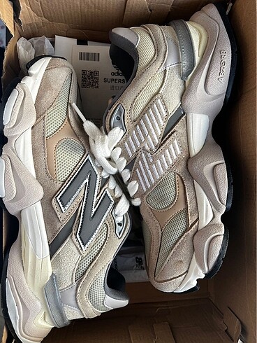 New Balance 9060