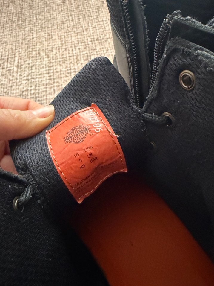 Siyah Deri Harley-Davidson Biker Bot - Görsel 2