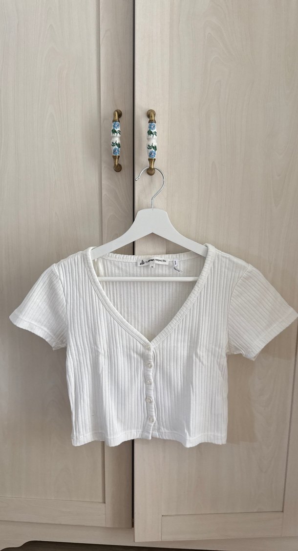 Koton Düğmeli Beyaz V Yaka Kısa Kollu Kadın Bluz - Görsel 2