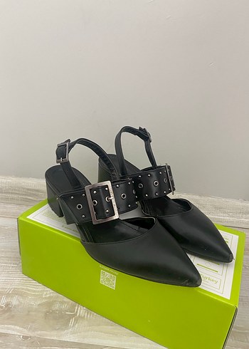 Kadın Siyah Gotik Tokalı Topuklu Ayakkabı