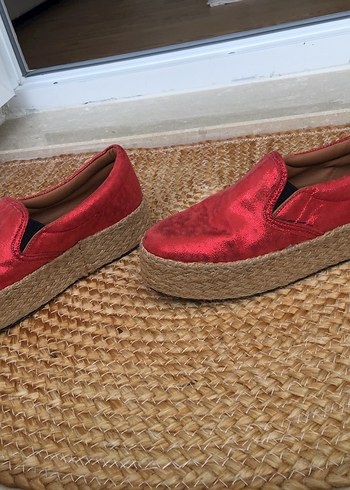 Kırmızı Hasır Ayakkabı - Görsel 2