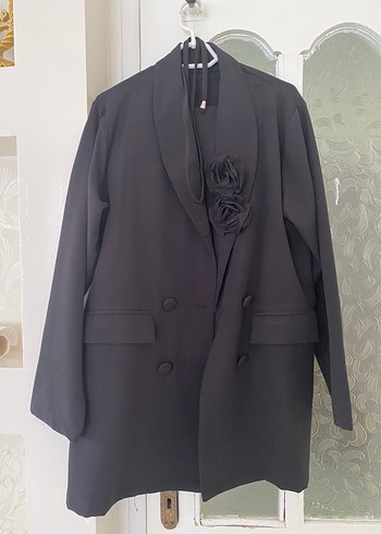 Siyah Uzun Kollu Düğmeli Kadın Blazer takım