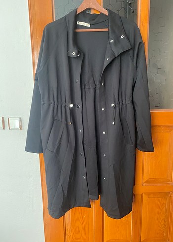 Düğmeli Siya Uzun Ceket - Görsel 2