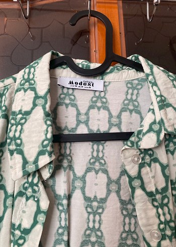 Zincir Detaylı Yılan Desenli Uzun Kollu Gömlek - Görsel 2