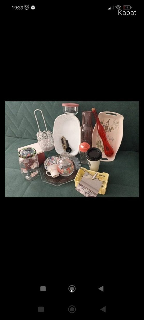 Beyaz ve Renkli Çeşitli Mutfak Gereçleri - Görsel 2