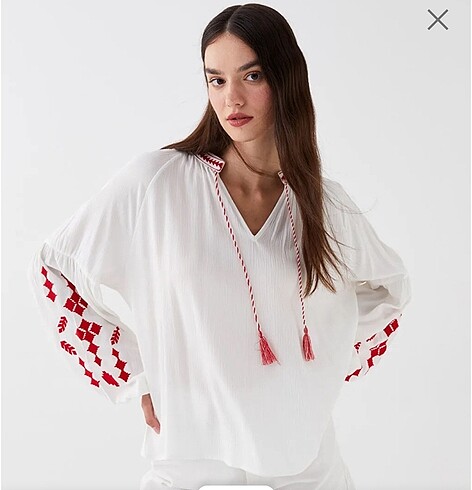 LC WAIKIKI Bağlamalı Yaka Nakışlı Uzun Kollu Oversize Kadın Bluz