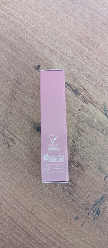 Diğer Renk Veren Dudak Balsam (Ruj)