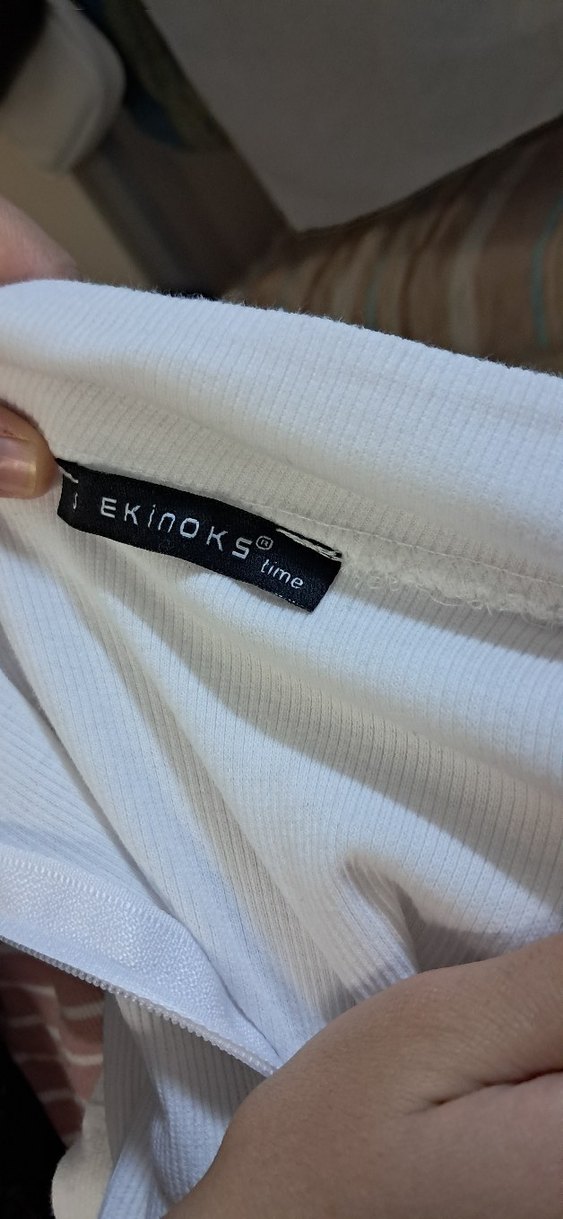 Beyaz Fermuarlı Crop Top - Görsel 2