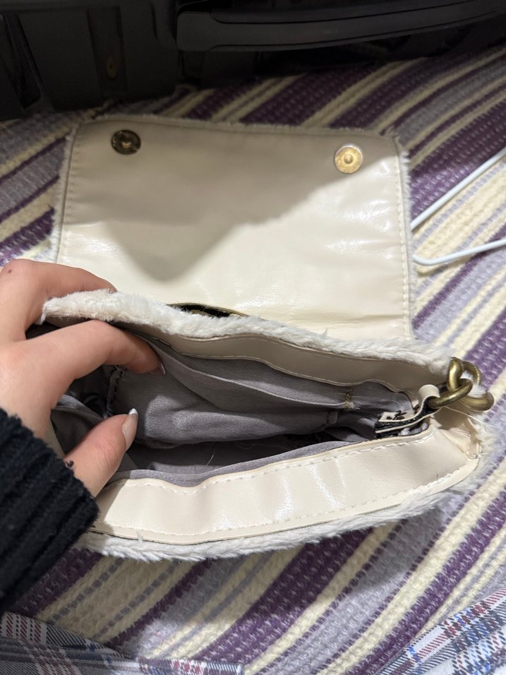 Beyaz Peluş Bohem Zincirli Çanta - Görsel 2