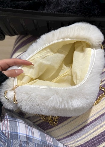 Sokak Stili Beyaz Kürk Detaylı Kadın Çanta - Görsel 2