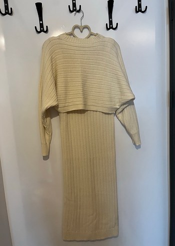 Bej V Yaka Kolsuz Triko Midi Elbise - Görsel 3