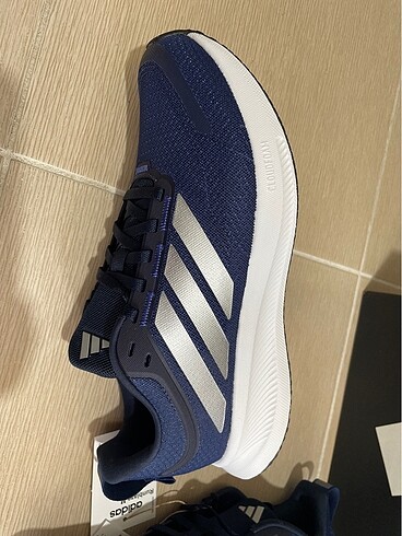 41 Beden Adidas runblaze M 40,5 numara