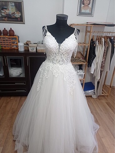 A kesim üstü taşlı gelinlik - Görsel 3