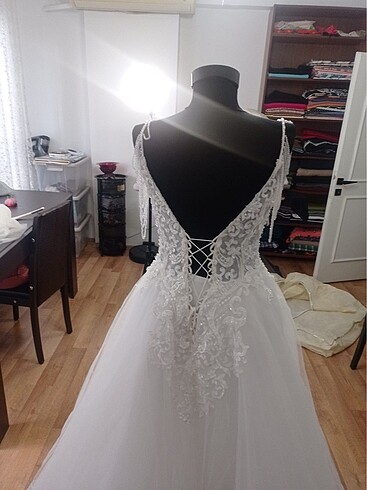 A kesim üstü taşlı gelinlik - Görsel 4