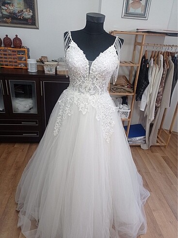 A kesim üstü taşlı gelinlik - Görsel 5