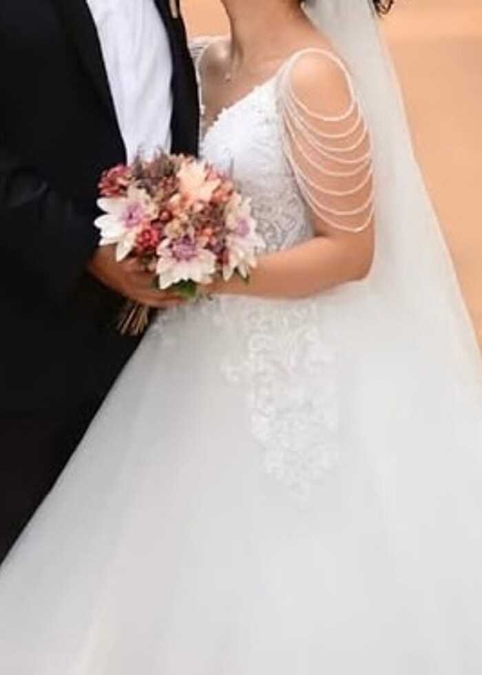 A kesim üstü taşlı gelinlik - Görsel 2