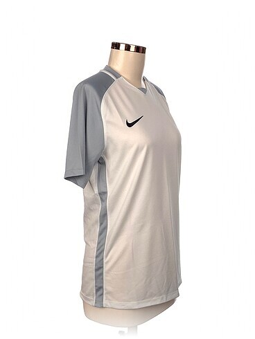 Nike Nike T-shirt %70 İndirimli.