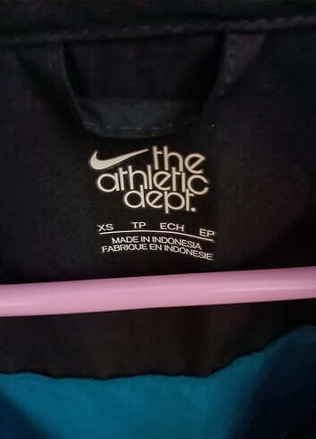 Nike Eşoman üstü
