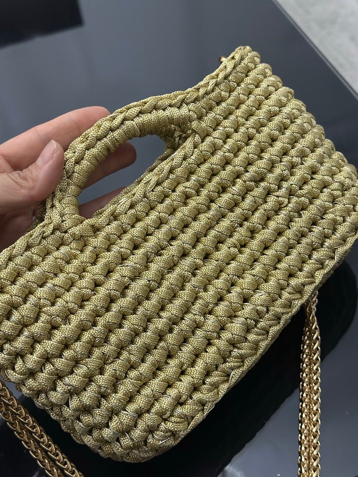 Zincir Detaylı Gold Örgü Kadın Çanta - Görsel 3