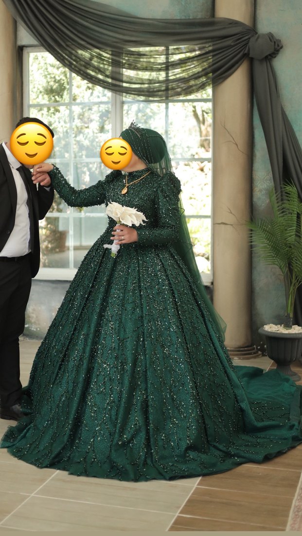 Yeşil Parlak Uzun Kollu Tesettür Nişan Elbisesi - Görsel 3